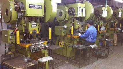 追求內心的平衡 普通沖床工的生活反思